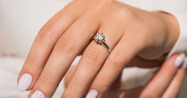 Why Singapore is the Ultimate Destination for Esports Players and Gamers Engagement Ring Shopping: Lab Grown Diamonds vs. Traditional Diamonds