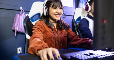 Are Professional Poker Players More Intelligent Than the Average Person? Top 5 Esports Venues in Munich with Nearby Nightlife Options